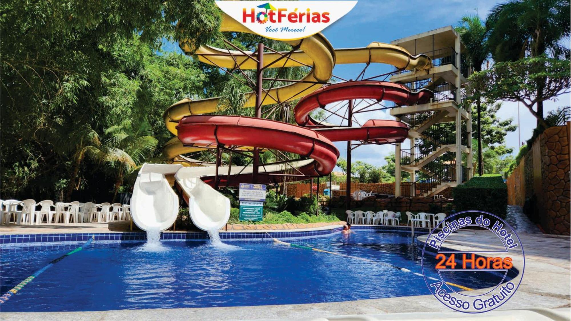 Golden Dolphin Express: Beachside Comfort With 24/7 Pools Apartamento